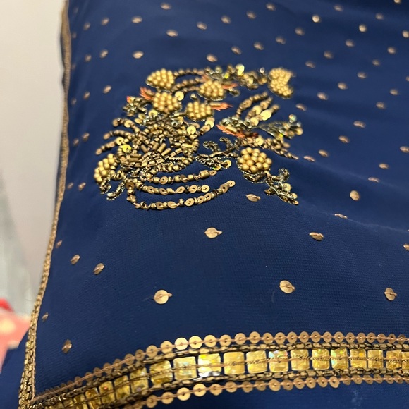 COPY - Desiner sari   in dark blue color with matching blouse - Picture 3 of 4